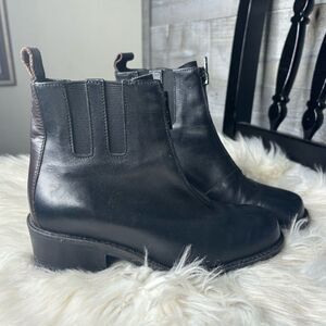 Ariat women 6 black leather front zip chelsea ankle pull on boots
